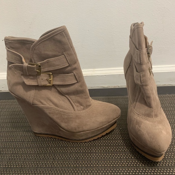 ShoeDazzle  JAIN beige booty size 9.5 - Picture 3 of 10
